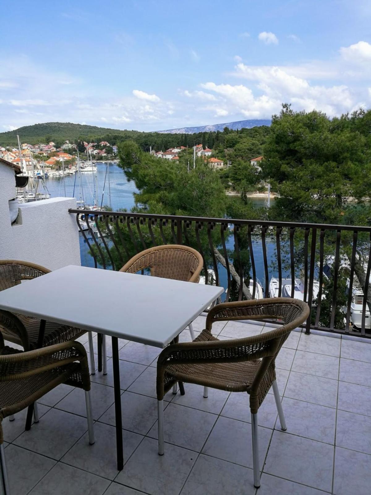 Ivanka Apartments Vrboska Eksteriør billede